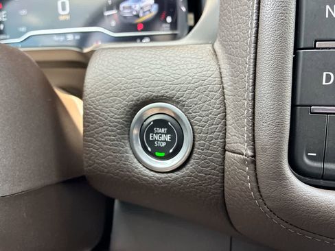 Used 2024 GMC Yukon XL Denali w/ Advanced Technology Package RWD image 17