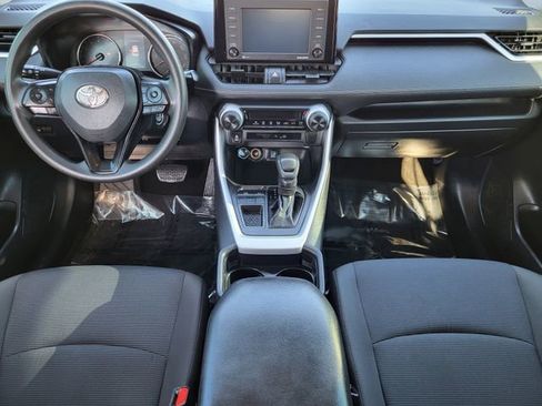 Used 2020 Toyota RAV4 LE image 19