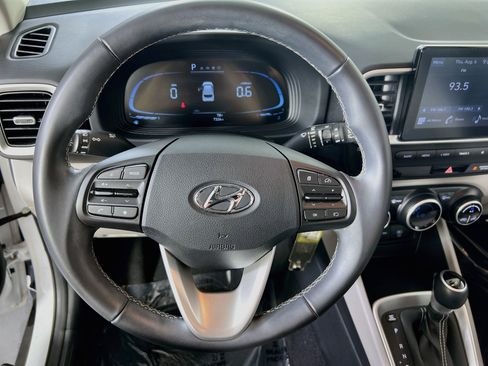 Used 2023 Hyundai Venue SEL FWD image 11