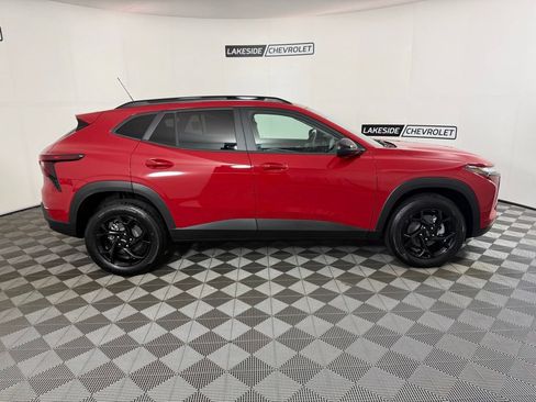 New 2026 Chevrolet Trax LT w/ Midnight Edition FWD image 7
