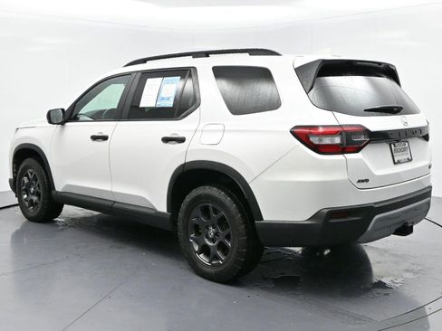 Used 2024 Honda Pilot TrailSport image 5