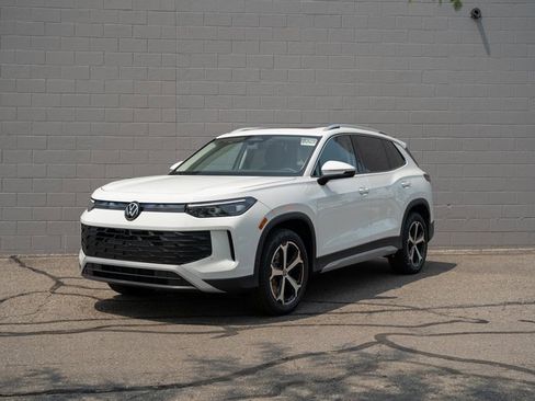 New 2025 Volkswagen Tiguan SE image 1