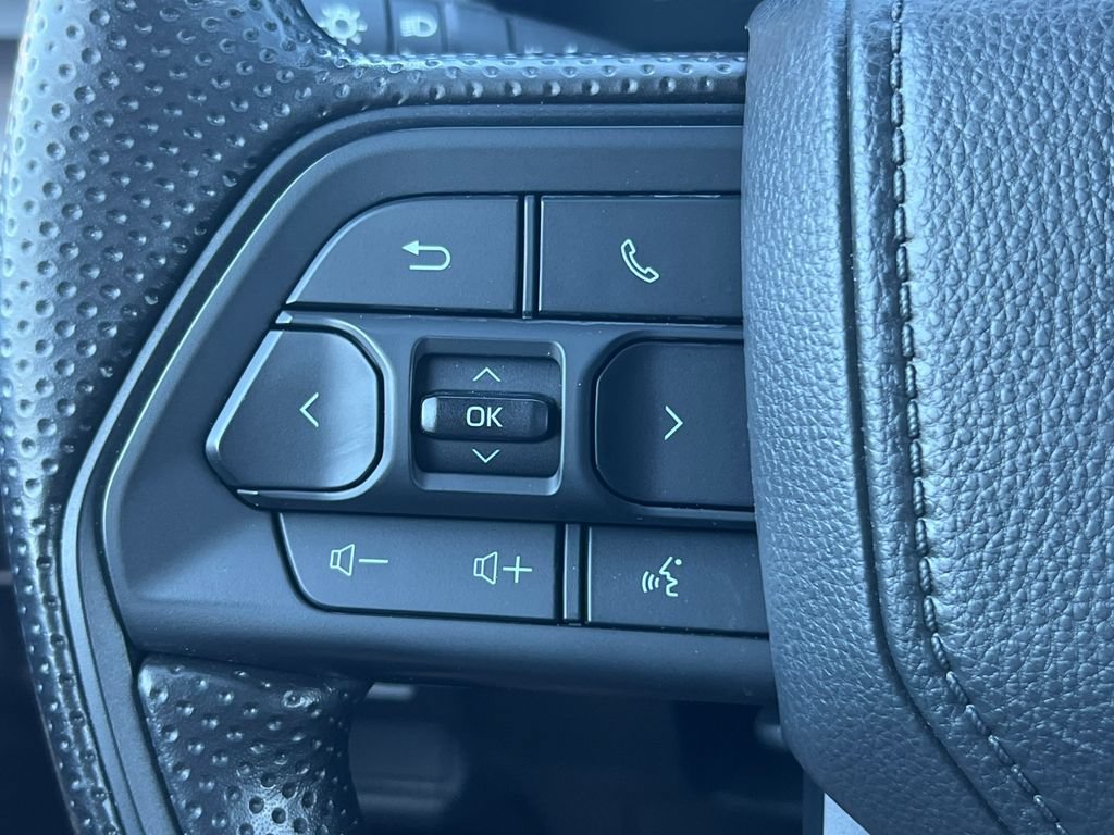 Used 2025 Toyota Tacoma SR5 AWD/4WD image 23