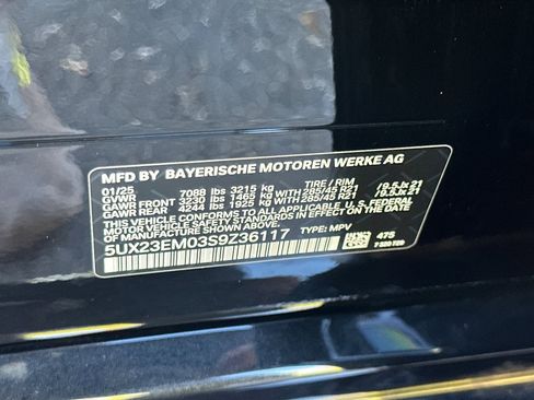 Used 2025 BMW X7 xDrive40i w/ Parking Assistance Package image 38