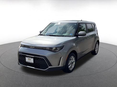 Used 2025 Kia Soul LX w/ LX Technology Package FWD image 7