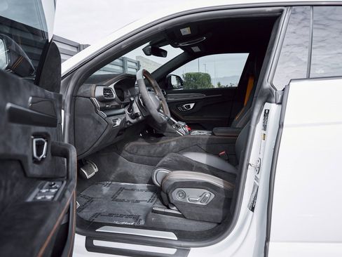 Used 2024 Lamborghini Urus Performante image 38