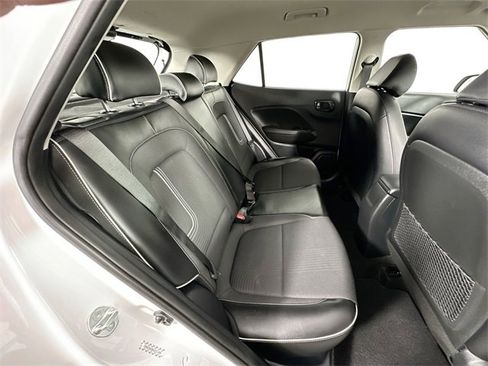 Used 2023 Hyundai Venue Limited image 28