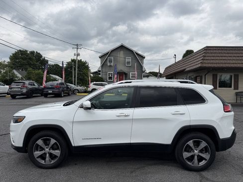 Used 2019 Jeep Cherokee Limited AWD/4WD image 3