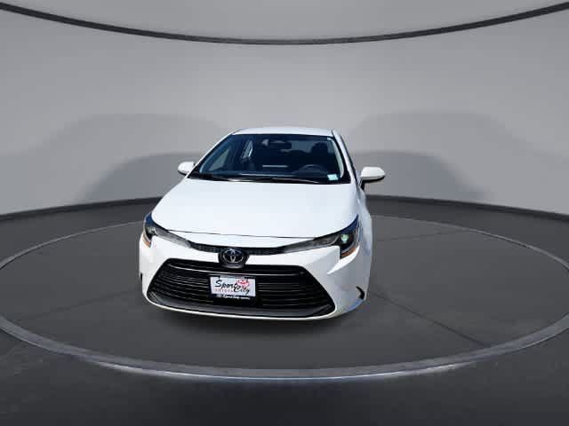 Used 2025 Toyota Corolla LE FWD image 3