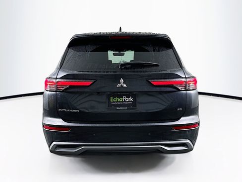 Used 2025 Mitsubishi Outlander SE image 7