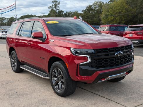 Used 2024 Chevrolet Tahoe Z71 w/ Luxury Package image 3