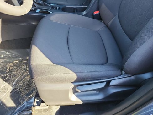 Used 2024 Toyota Corolla Cross LE image 21