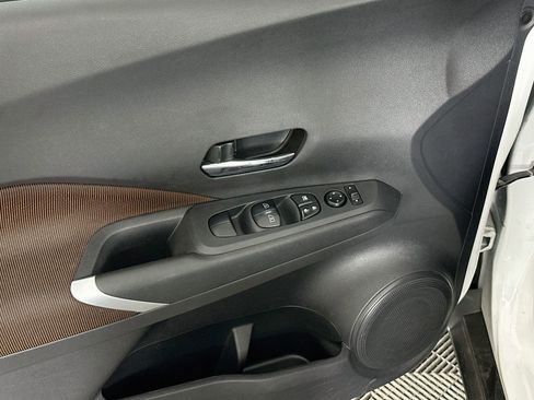 Used 2024 Nissan Kicks SR FWD image 13