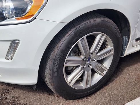 Used 2016 Volvo XC60 T6 w/ Proximity Package AWD/4WD image 6