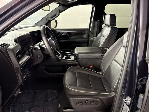 Certified 2025 Chevrolet Suburban Premier AWD/4WD image 31