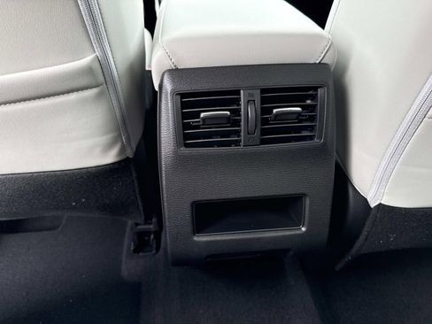 New 2026 Mitsubishi Outlander SE image 17