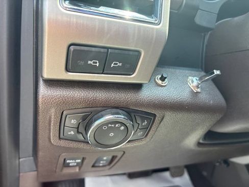 Used 2018 Ford F150 King Ranch w/ Equipment Group 601A Luxury AWD/4WD image 53