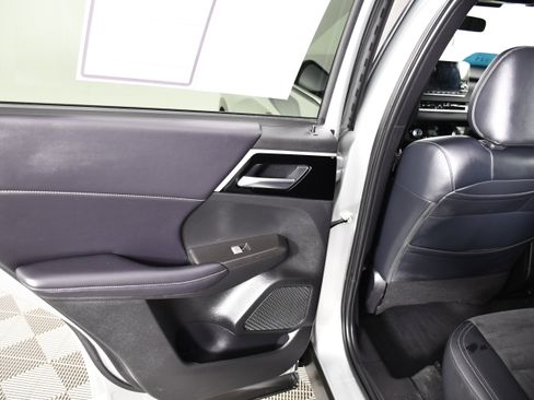 Used 2024 Mitsubishi Outlander SE AWD/4WD image 44