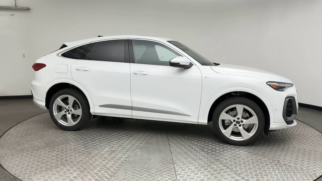 Used 2025 Audi Q5 Premium Plus AWD/4WD image 9