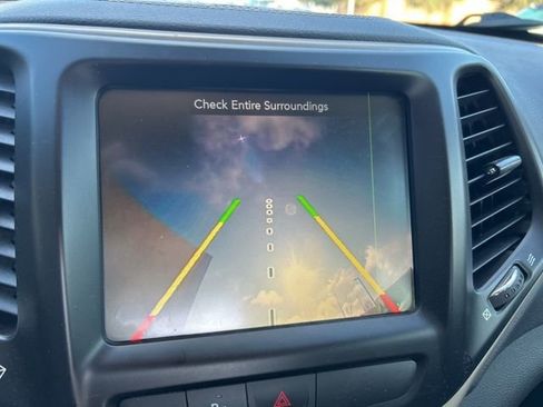 Used 2017 Jeep Cherokee Latitude w/ Safety/Convenience Group image 13