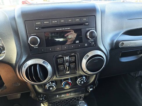 Used 2017 Jeep Wrangler Unlimited Sport w/ Quick Order Package 24S AWD/4WD image 16