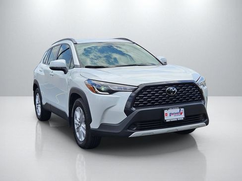 Used 2023 Toyota Corolla Cross LE FWD image 3