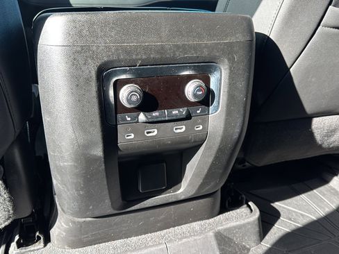 Used 2024 Chevrolet Tahoe High Country image 25