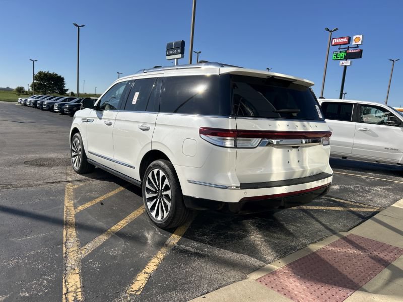 Used 2023 Lincoln Navigator Reserve AWD/4WD image 3