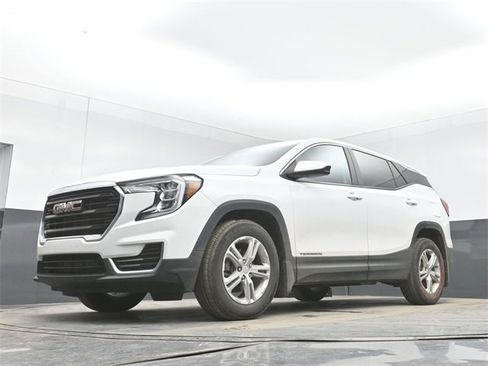 Used 2022 GMC Terrain SLE image 29