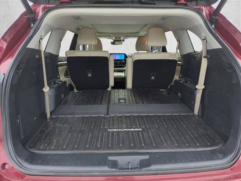 Used 2023 Toyota Highlander Platinum FWD image 5