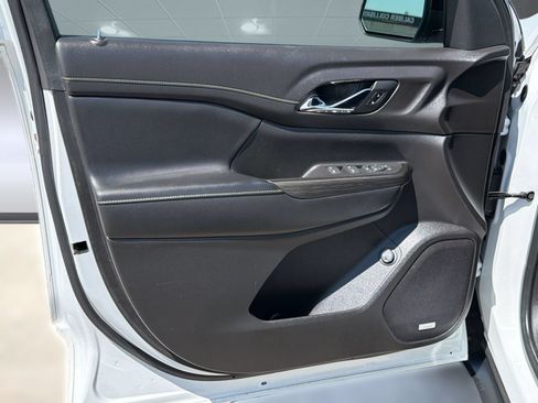 Used 2019 GMC Acadia SLT w/ Black Edition FWD image 6