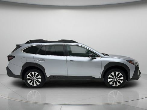 Used 2023 Subaru Outback Limited AWD/4WD image 4