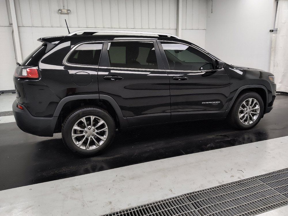 Used 2019 Jeep Cherokee Latitude Plus w/ Comfort/Convenience Group FWD image 10