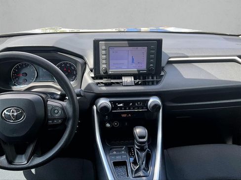 Used 2020 Toyota RAV4 LE FWD image 8