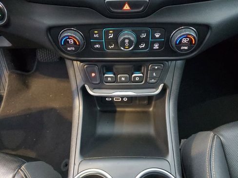 Used 2021 GMC Terrain SLT image 40