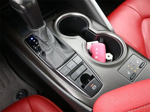 Used 2022 Toyota Camry XSE image 15