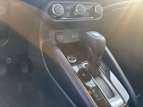 Used 2025 Nissan Versa SV image 39