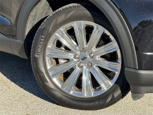 Used 2023 Ford Explorer Limited w/ Limited Technology Package image 35