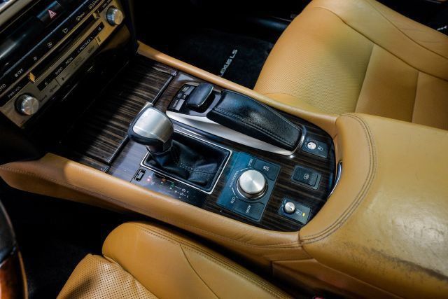 Used 2015 Lexus LS 460 w/ Comfort Package RWD image 32