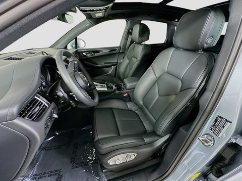 Certified 2026 Porsche Macan AWD/4WD image 5