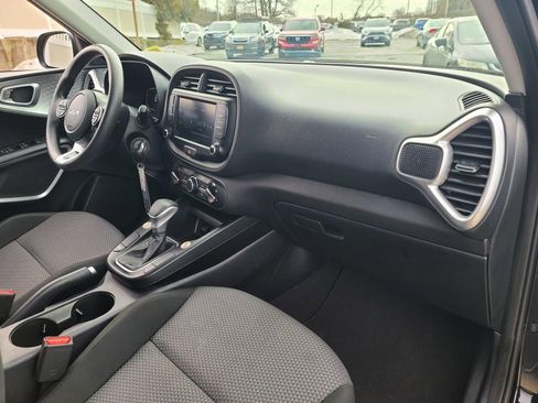 Used 2023 Kia Soul LX image 19