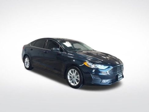 Used 2020 Ford Fusion SE image 2
