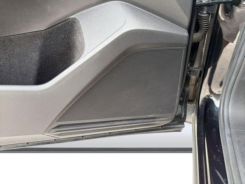 Used 2018 Volkswagen Tiguan SE w/ Panoramic Sunroof Package FWD image 22