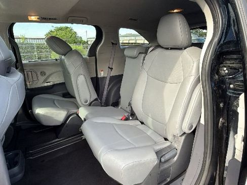 Certified 2024 Toyota Sienna XLE FWD image 34