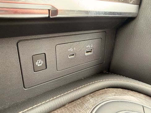 Used 2022 Nissan Armada Platinum w/ Captain's Chairs Package RWD image 48