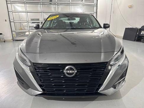 Used 2024 Nissan Altima 2.5 SV FWD image 2