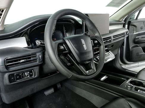 Used 2024 Lincoln Corsair Premiere w/ Equipment Group 101A image 4