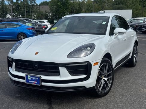 Used 2023 Porsche Macan AWD/4WD image 1