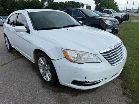 Used 2013 Chrysler 200 Touring FWD image 13