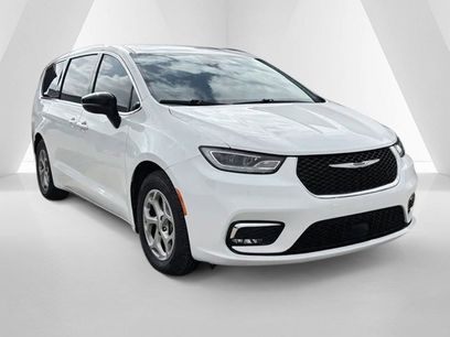 Used 2024 Chrysler Pacifica Limited